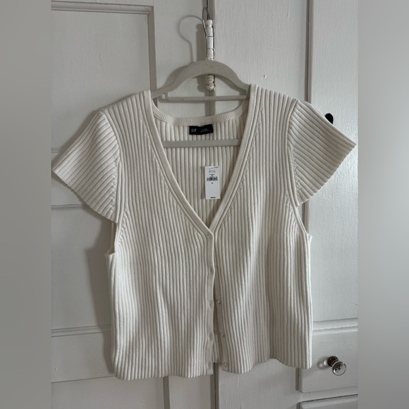 Gap Ribbed V-Neck Button-Up Top - Picture 5 of 7